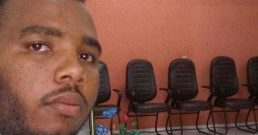 Na frente de fiéis, cantor gospel morre eletrocutado em igreja