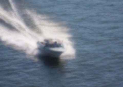 Bandidos explodem caixas eletrônicos em Paraty e usam lanchas para fugir