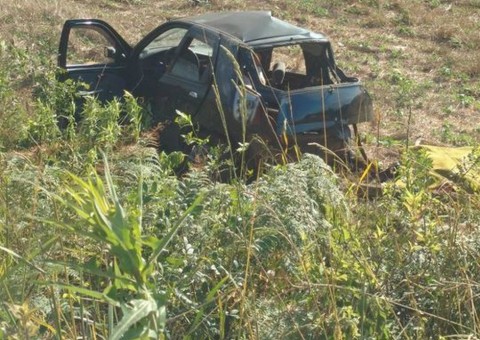 Cinco adultos e uma criança morrem em acidente entre carros