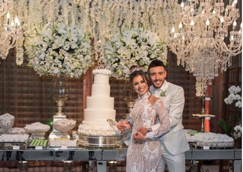 Sobrevivente da Chapecoense se casa um ano após queda de avião; fotos