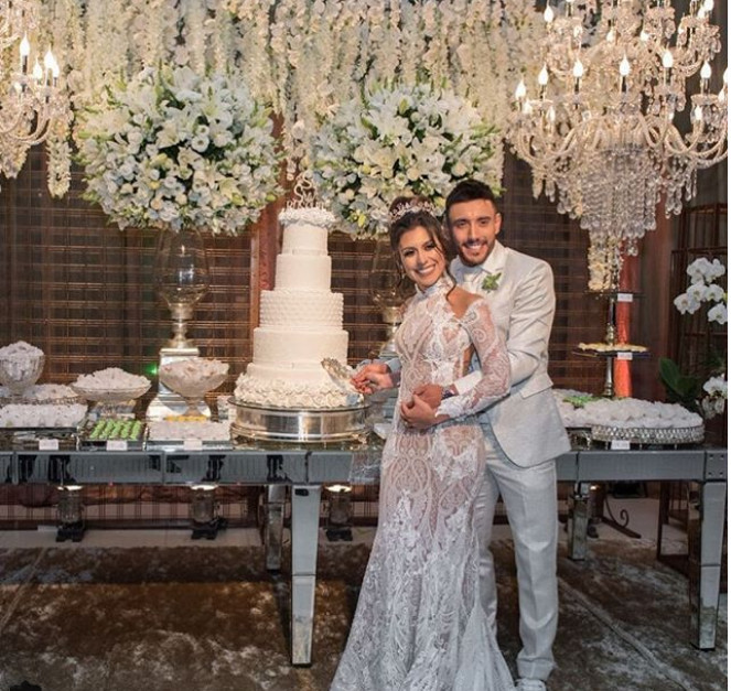 Sobrevivente da Chapecoense se casa um ano após queda de avião; fotos