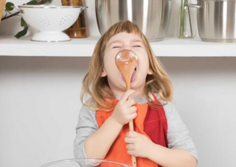 Comer massa de bolo crua pode fazer muito mal à saúde, aponta estudo