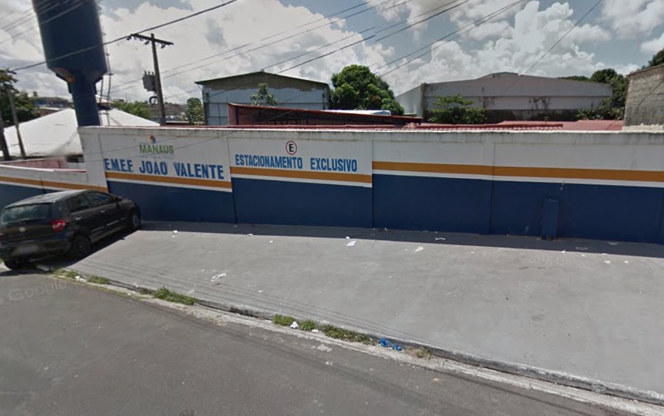 Trio é flagrado tentando roubar equipamentos de informática de escola em Manaus