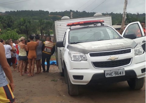 Homem é morto com várias facadas em invasão de Manaus