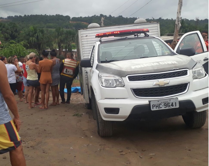 Homem é morto com várias facadas em invasão de Manaus