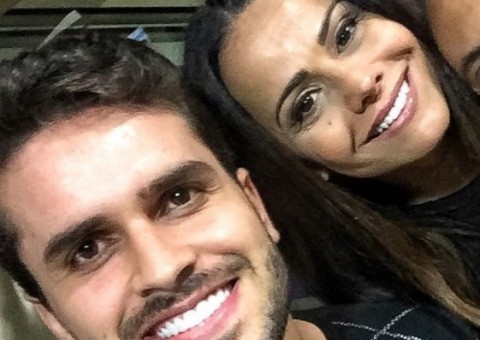 Namorando há 1 mês, Viviane Araújo e ator estão morando juntos 