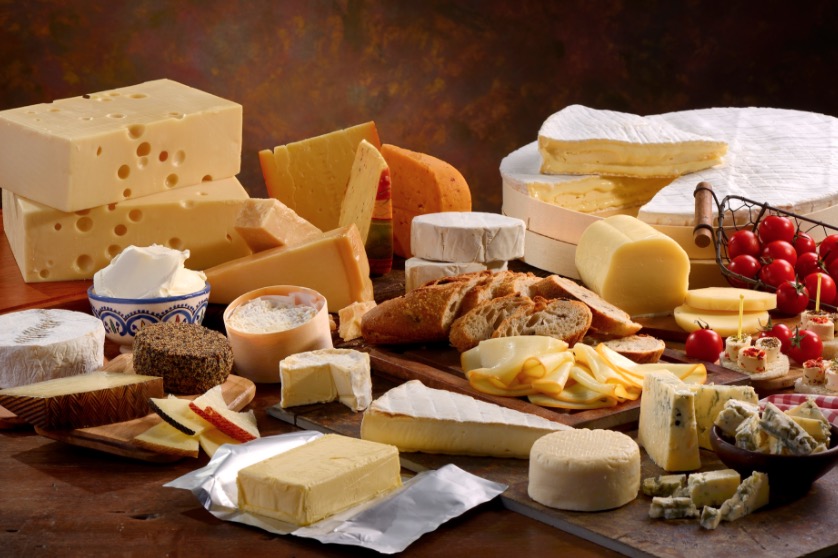 Comer queijo todo dia diminui risco de ataque cardíaco, aponta estudo 
