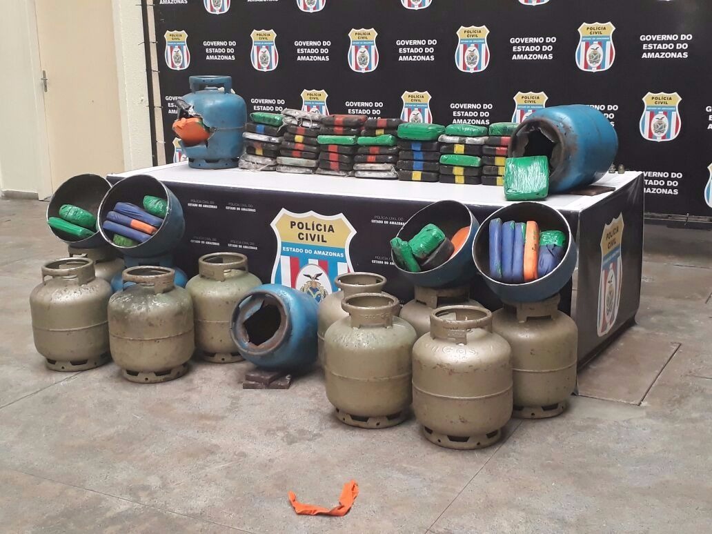 Polícia apreende 200kg de drogas dentro de botijas de gás em embarcação no Amazonas
