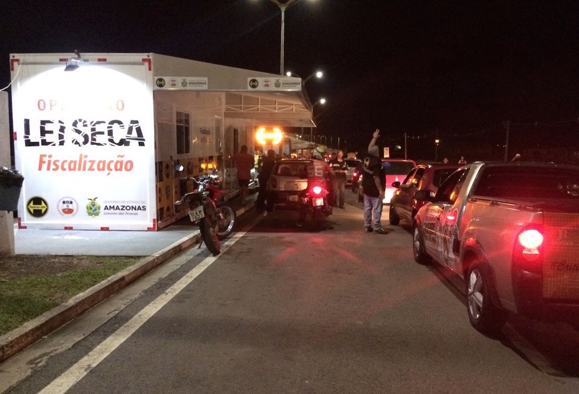 Detran apreende mais de 40 veículos em operação na Ponte Rio Negro