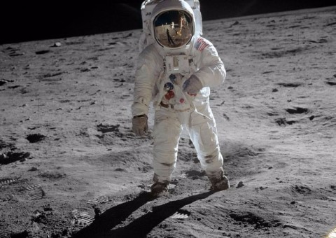 Trump autoriza Nasa a mandar astronautas à Lua e a Marte