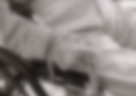 Idoso é espancado com pauladas pelo filho em briga por R$ 20