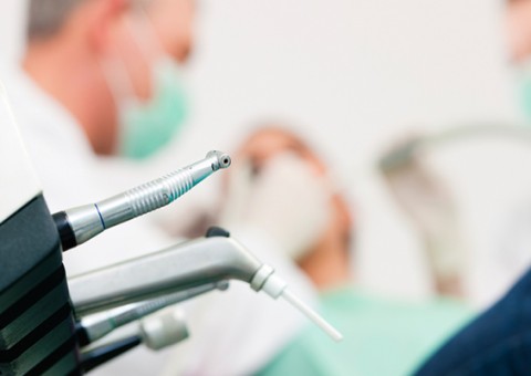 Homem se dá mal ao se passar por dentista quando fazia tratamento de canal