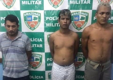Em Manaus, trio é preso suspeito de fazer arrastão em micro-ônibus 