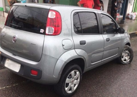 Suspeitos de roubar carro de estacionamento são presos após perseguição policial em Manaus