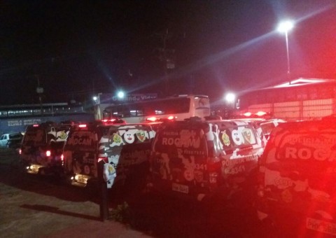 Dois são assassinados e vários ficam feridos durante tiroteio em campo de futebol em Manaus