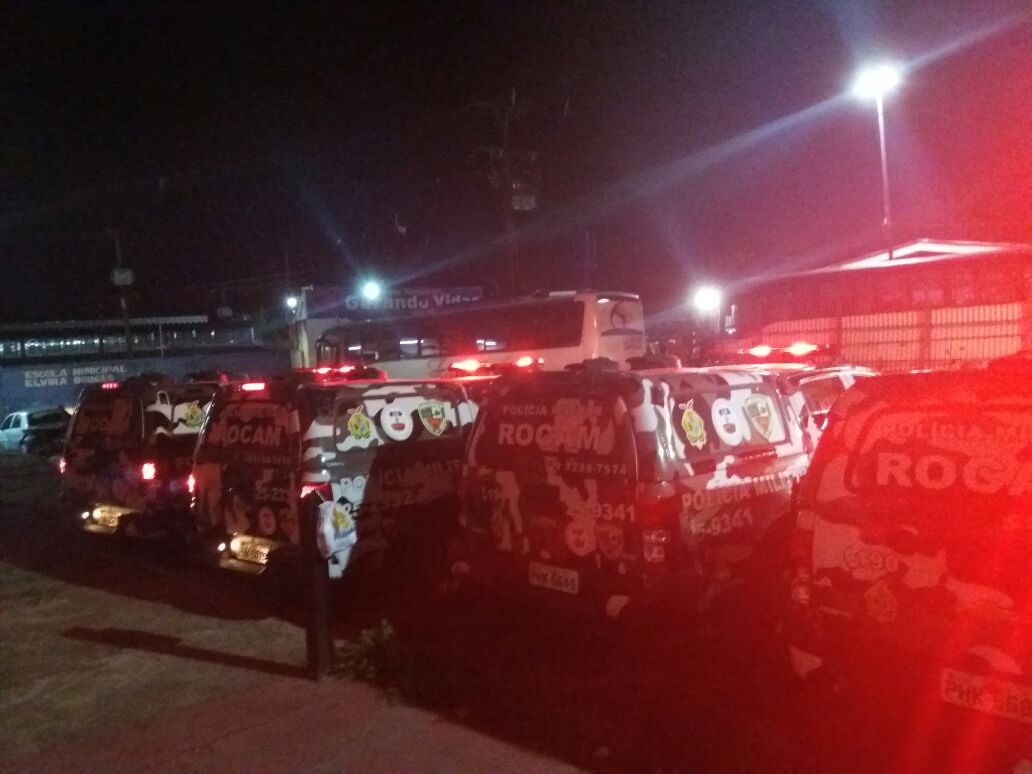 Dois são assassinados e vários ficam feridos durante tiroteio em campo de futebol em Manaus