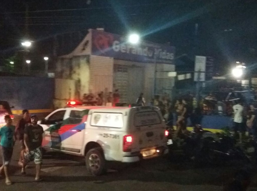 Chacina em Manaus deixa seis mortos em campo de futebol