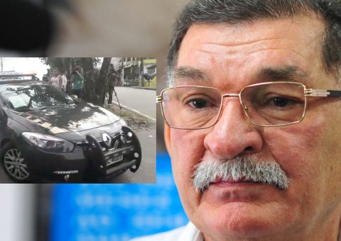 Wilson Alecrim é levado em viatura para a sede da Polícia Federal em Manaus