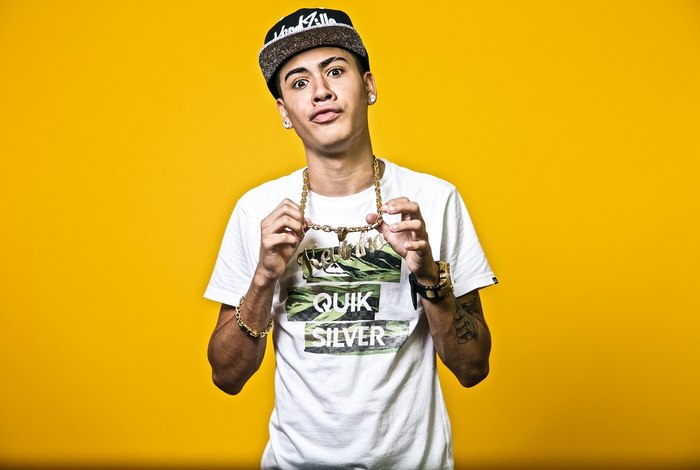 MC Kevinho faz festinha privê e leva ex-BBB para quarto de hotel