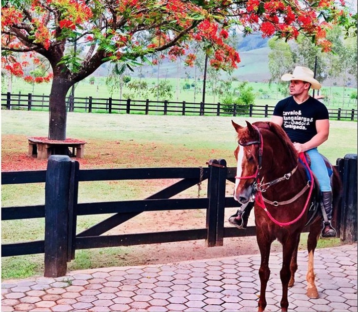 Eduardo Costa posta mensagem enigmática e pede oração dos fãs