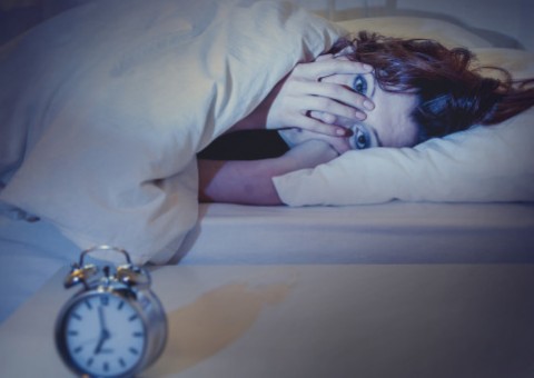 Acabe com a insônia usando essas duas receitas caseiras que também ajudam a controlar a ansiedade 