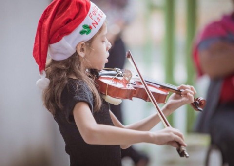 Teatro Gebes Medeiros recebe recital de violino infantil