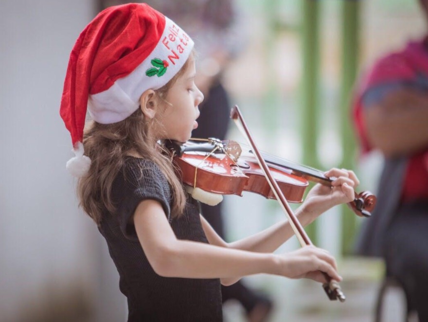 Teatro Gebes Medeiros recebe recital de violino infantil