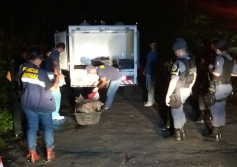 Dois homens mortos a tiros são encontrados em sacos plásticos em avenida de Manaus
