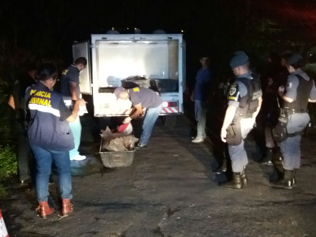 Dois homens mortos a tiros são encontrados em sacos plásticos em avenida de Manaus