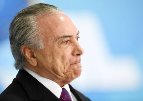 Temer é internado e passa por cirurgia em hospital em São Paulo  