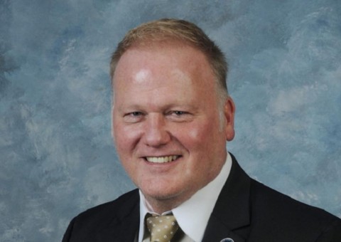 Garota denuncia abuso sexual e deputado se suicida