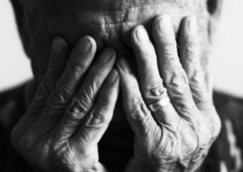 Após discussão, idoso é espancado com pedaço de madeira em Manaus