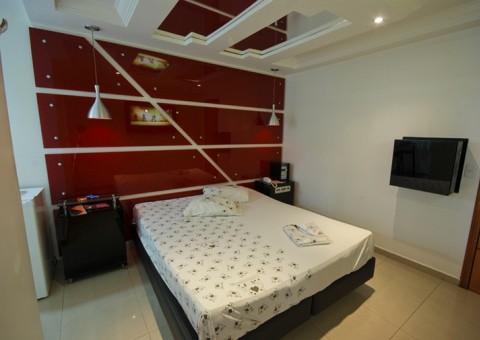 Homem é encontrado em estado de choque em quarto de motel em Manaus