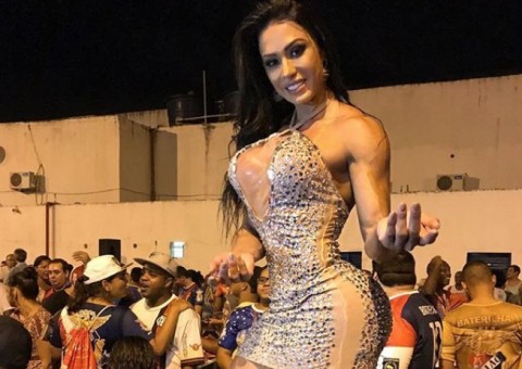 Gracyanne Barbosa geme de dor em vídeo de treino para ter bumbum na nuca