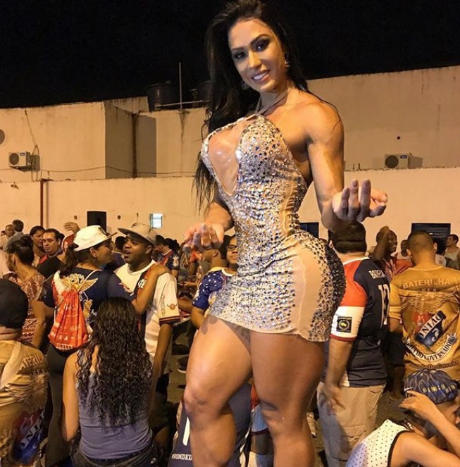 Gracyanne Barbosa geme de dor em vídeo de treino para ter bumbum na nuca