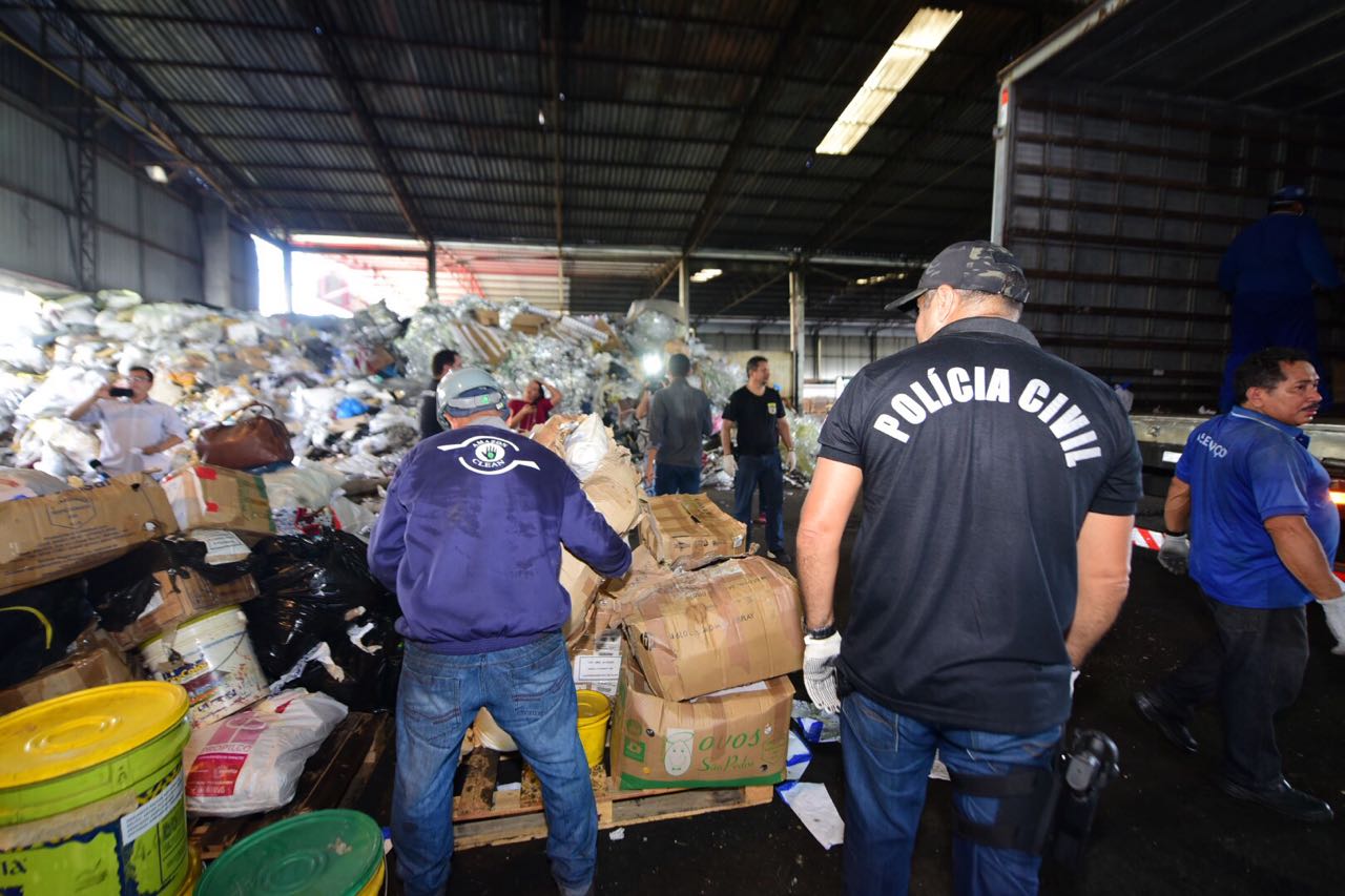 Polícia queima 8 toneladas de drogas e dá prejuízo de milhões a traficantes 