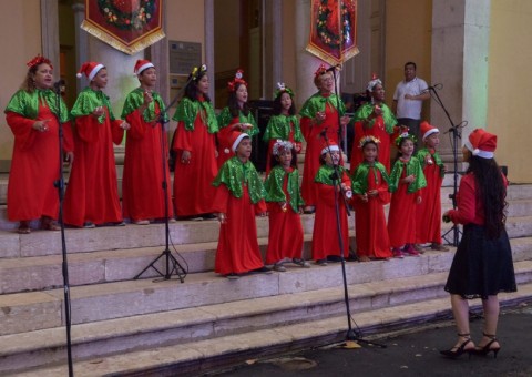 Coral da UEA abre 'Natal no Paço' com encenação teatral no Palácio Rio Branco