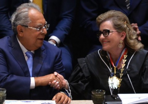 Yara Lins é empossada nova presidente do TCE-AM