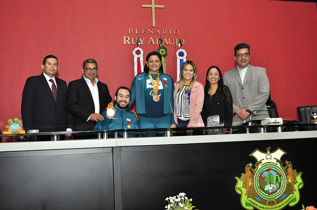 Medalhista paralímpicos recebem homenagem na Aleam 