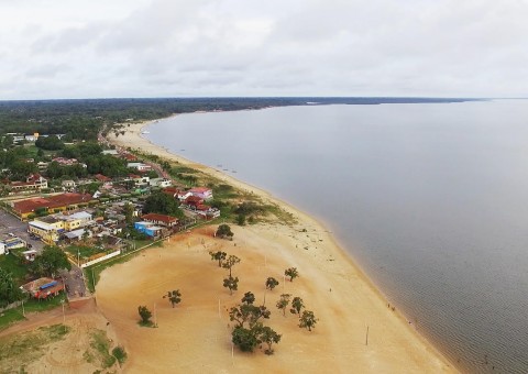 ‘Piratas’ abandonam passageiros em ilha após roubar lancha em Manaus