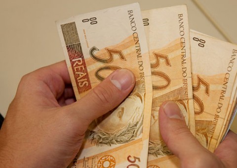 Apenas R$28 a mais, salário-mínimo de R$965 é aprovado para 2018