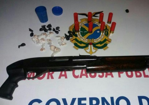Com escopeta e drogas, grupo é preso em Manaus