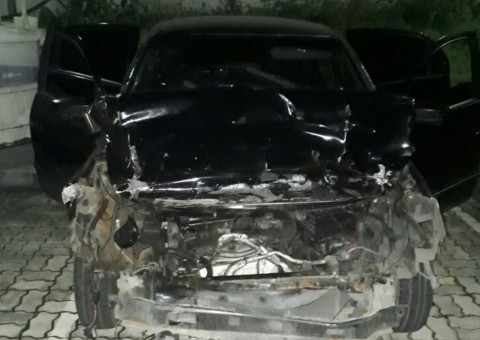 Após acidente, casal suspeito de fazer arrastões é agredido por populares em Manaus