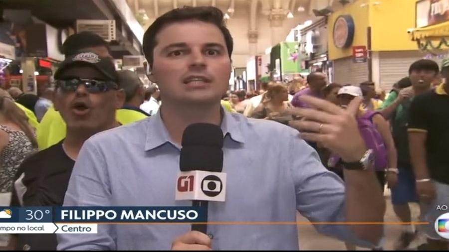 Homem grita ‘Globo Lixo’ e repórter rebate ao vivo