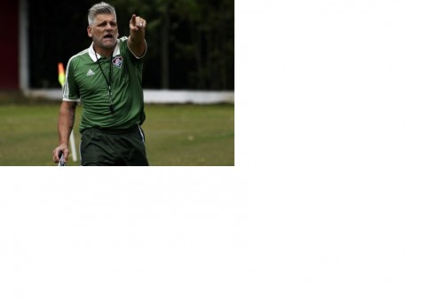 Treinador do Fluminense sofre grave acidente de carro e filha morre