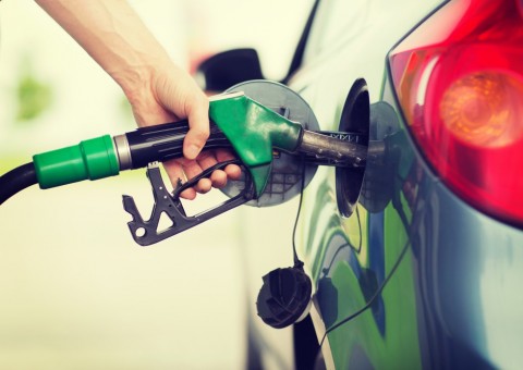 Falta de refinarias pode gerar racionamento de combustíveis