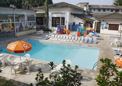 Turista é encontrada morta dentro de piscina em hotel