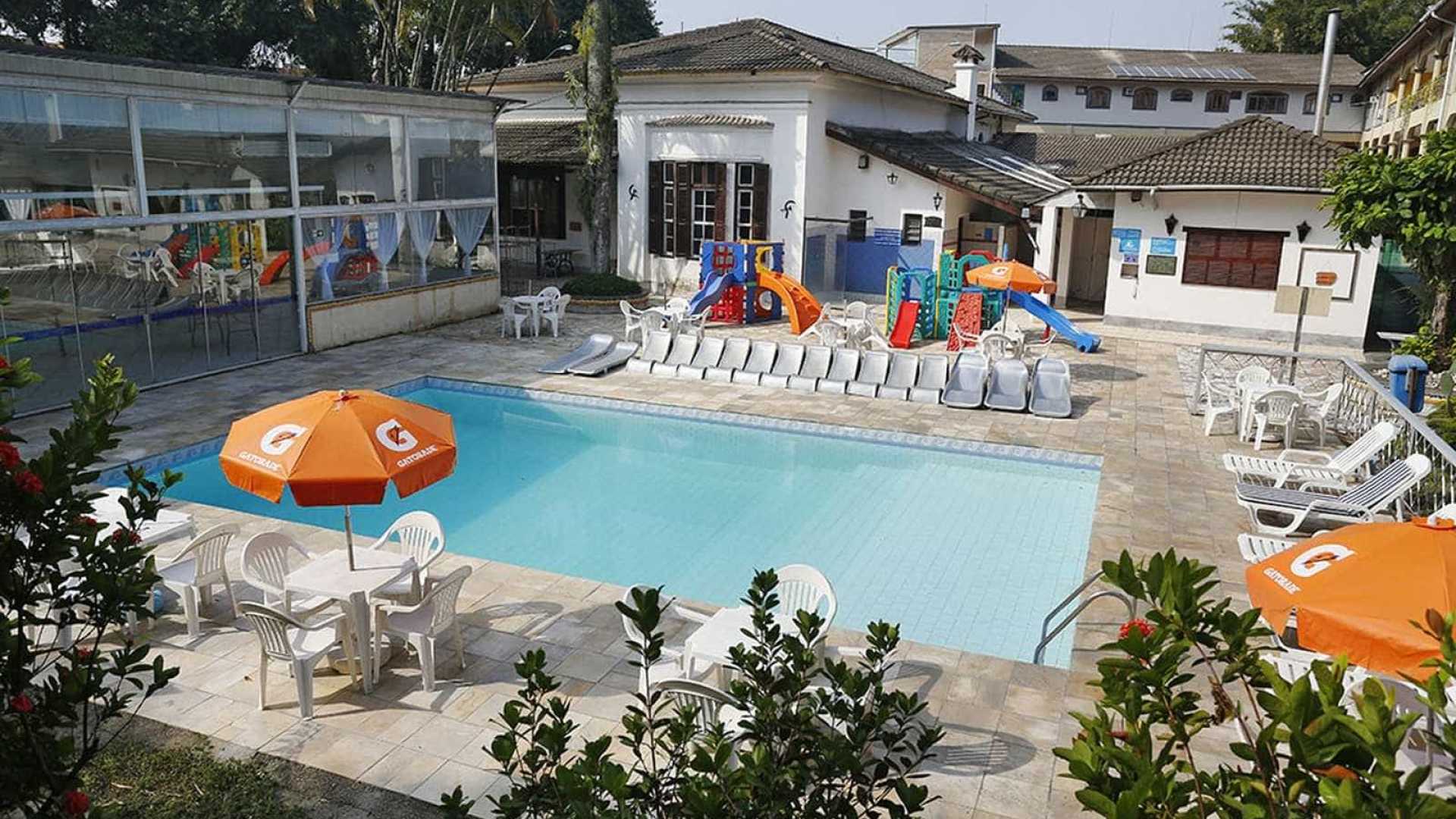 Turista é encontrada morta dentro de piscina em hotel