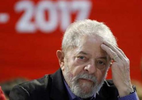 Obra de casa de campo leva Lula à Justiça
