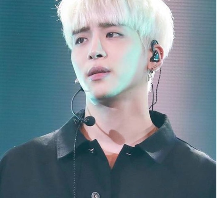 Cantor Jonghyun, do SHINee, é encontrado morto